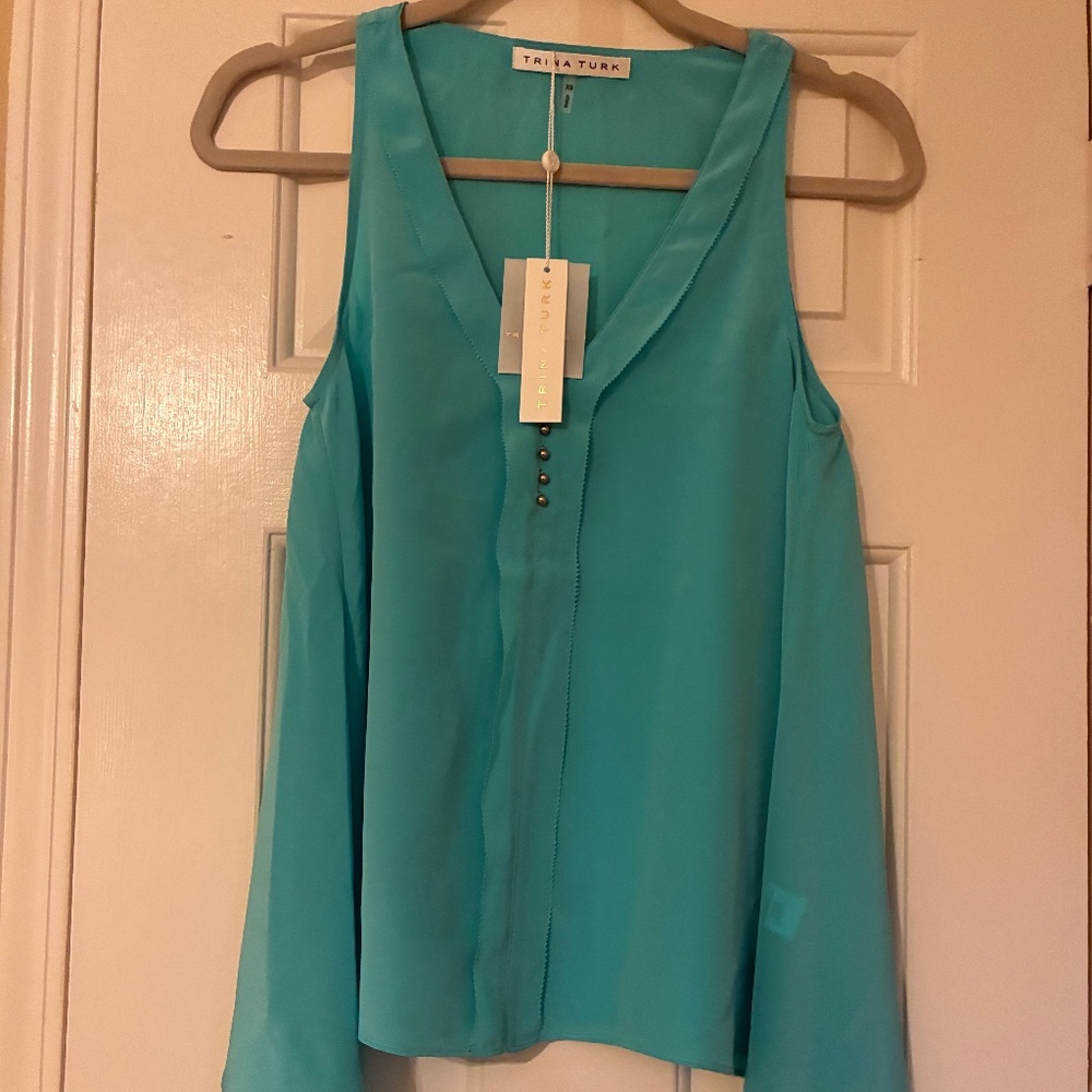 NWT Trina Turk sleeveless V-neck top, size XS